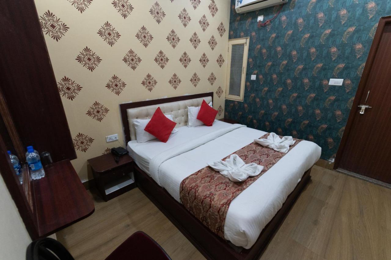 The Century Plaza Hotel Варанаси Экстерьер фото