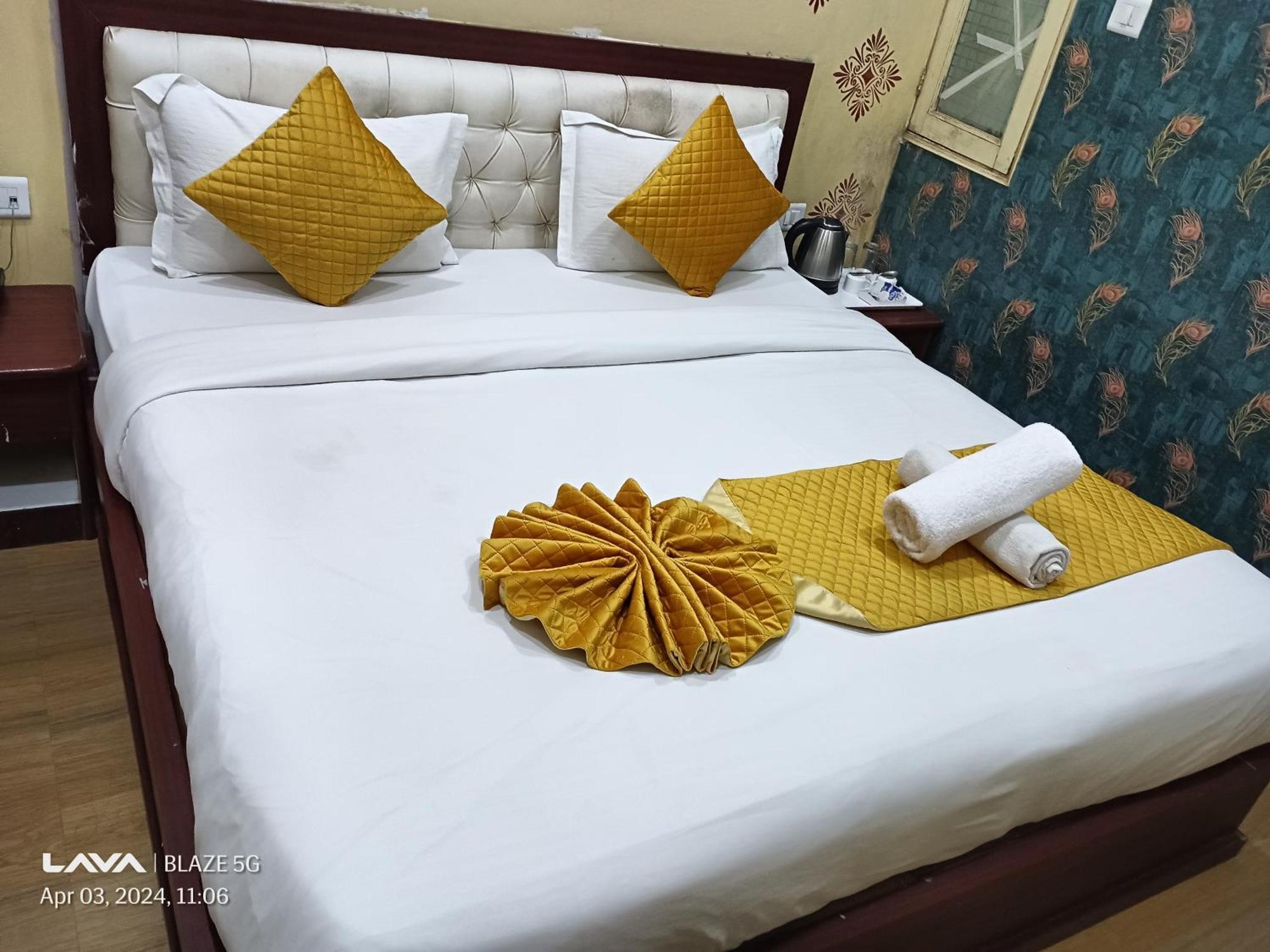 The Century Plaza Hotel Варанаси Экстерьер фото